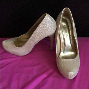 DbDk fashion Gold Sparkle Heels - Size 8.5